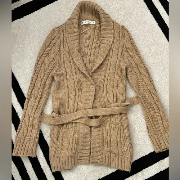 Zara knit Cardigan - Picture 1 of 6